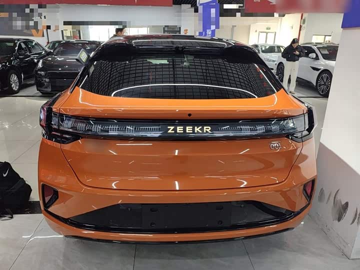 Фото 6 - Zeekr 001