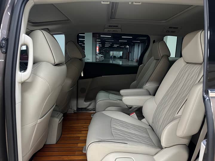 Фото 13 - Buick GL8 ES