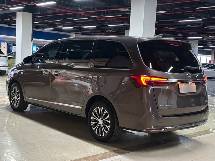 Фото 6 - Buick GL8 ES