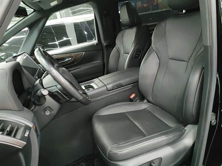 Фото 15 - Toyota Vellfire