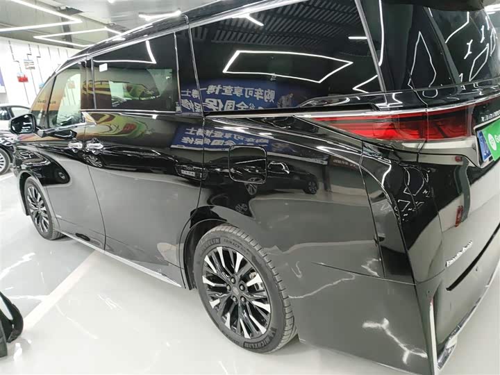Фото 5 - Toyota Vellfire