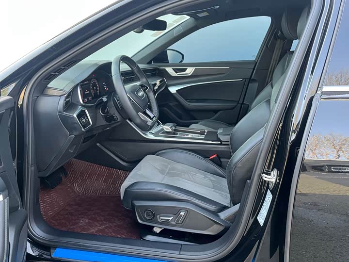 Фото 10 - Audi A6L