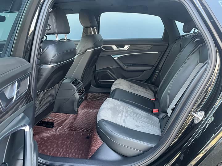 Фото 11 - Audi A6L