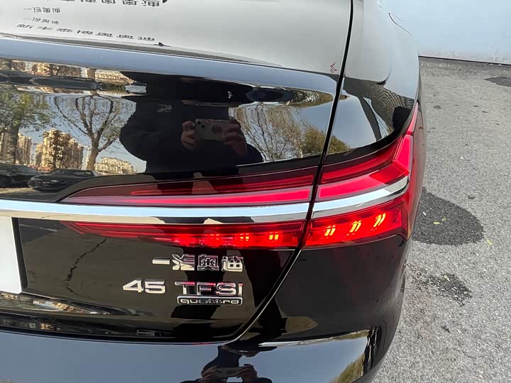 Фото 7 - Audi A6L