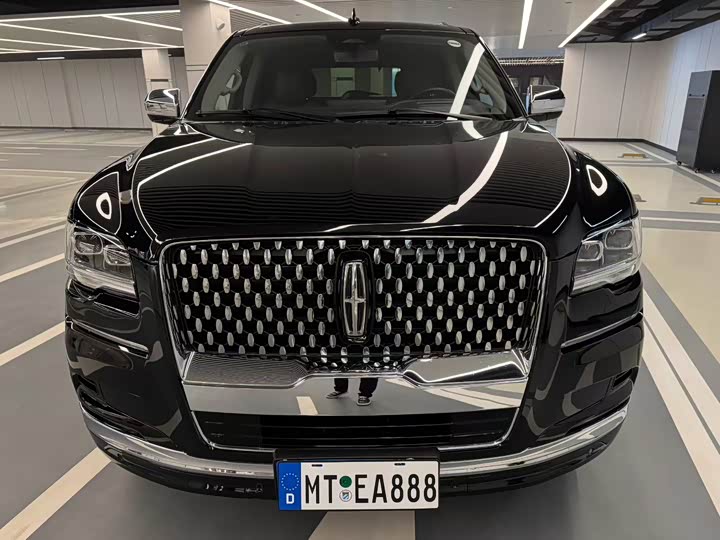 Фото 2 - Lincoln Navigator