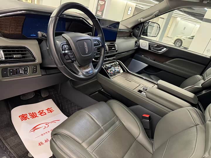 Фото 4 - Lincoln Navigator