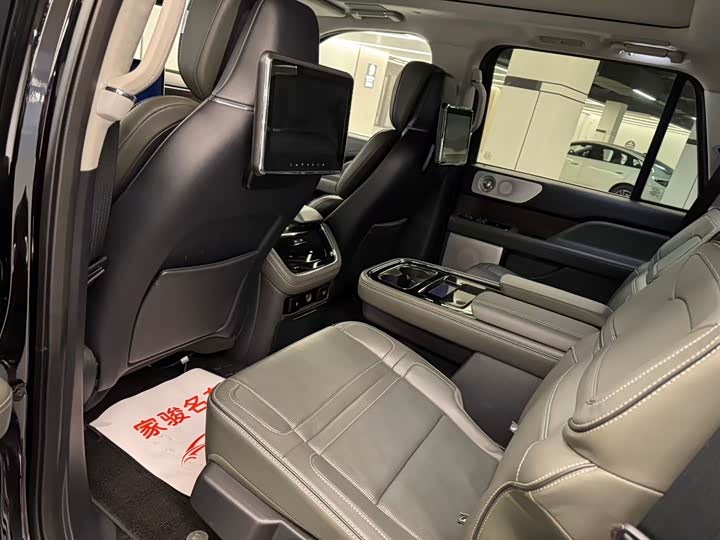 Фото 6 - Lincoln Navigator