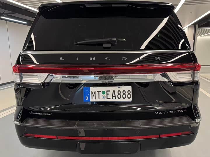 Фото 8 - Lincoln Navigator