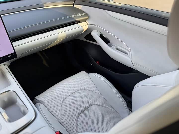 Фото 18 - Xiaomi SU7