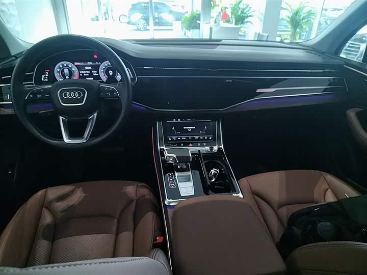 Фото 10 - Audi Q7