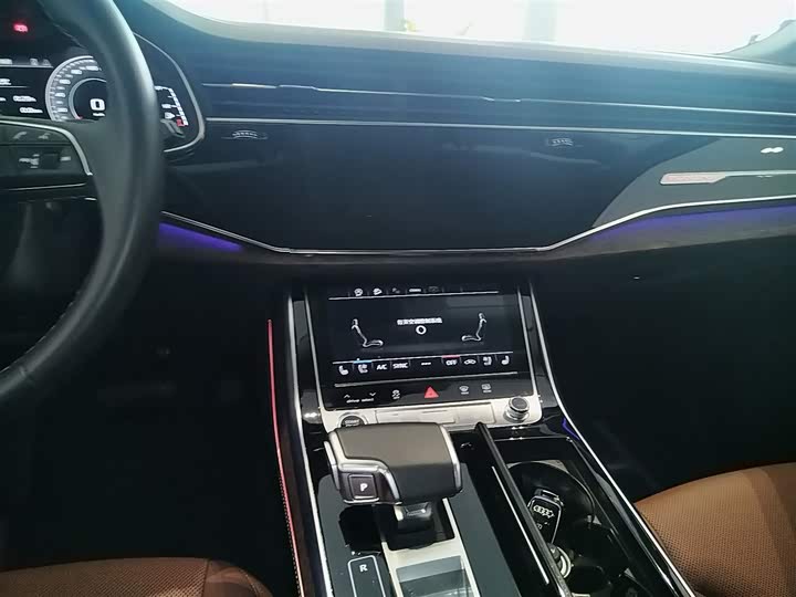 Фото 13 - Audi Q7