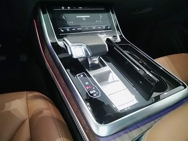 Фото 14 - Audi Q7