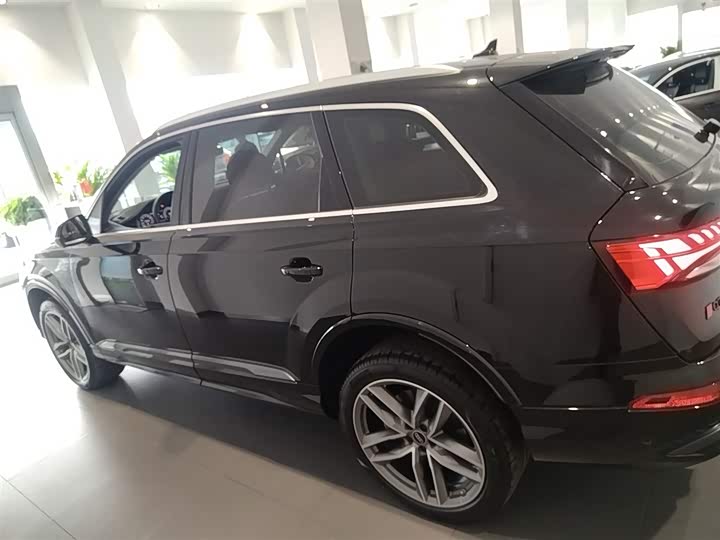 Фото 5 - Audi Q7