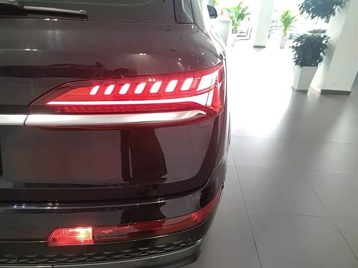 Фото 8 - Audi Q7