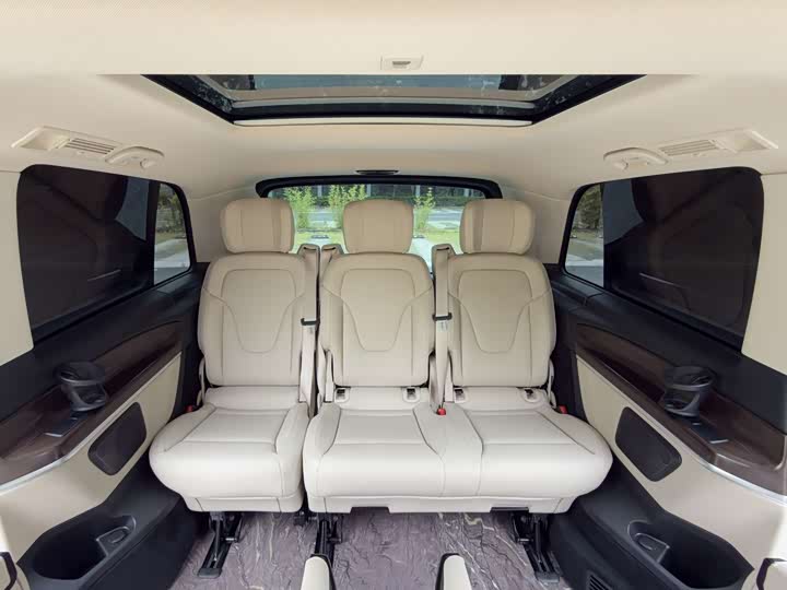 Фото 10 - Mercedes-Benz V-Class