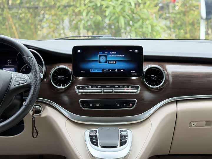 Фото 13 - Mercedes-Benz V-Class