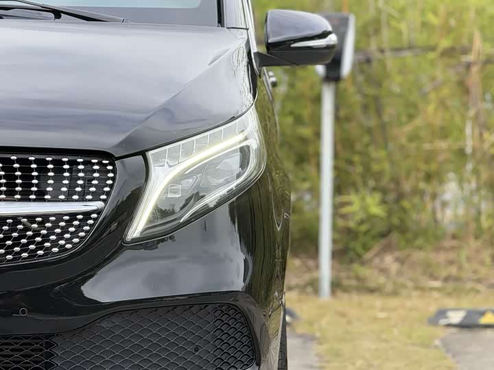 Фото 16 - Mercedes-Benz V-Class