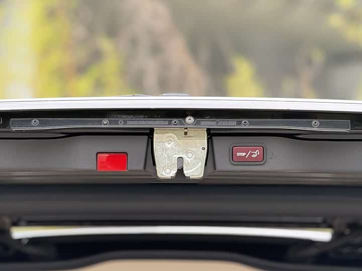 Фото 19 - Mercedes-Benz V-Class