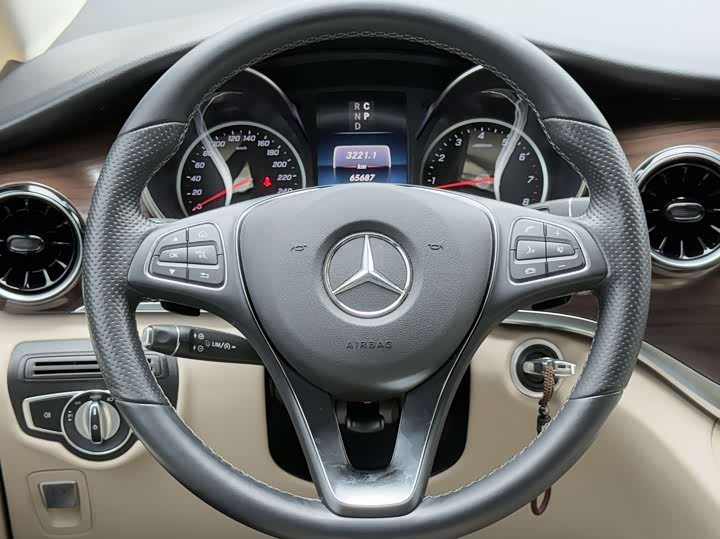 Фото 4 - Mercedes-Benz V-Class