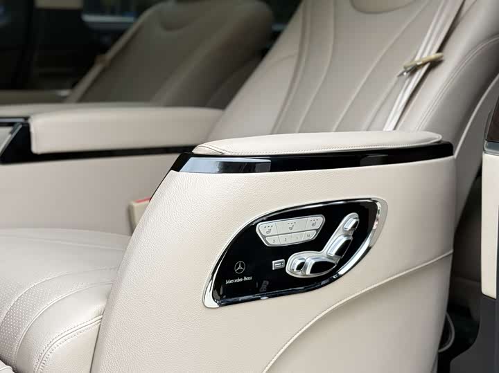 Фото 9 - Mercedes-Benz V-Class