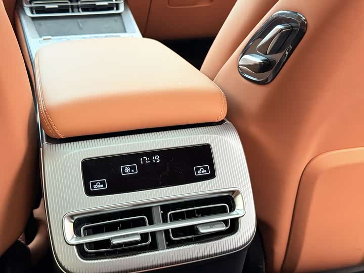 Фото 26 - BYD Han L