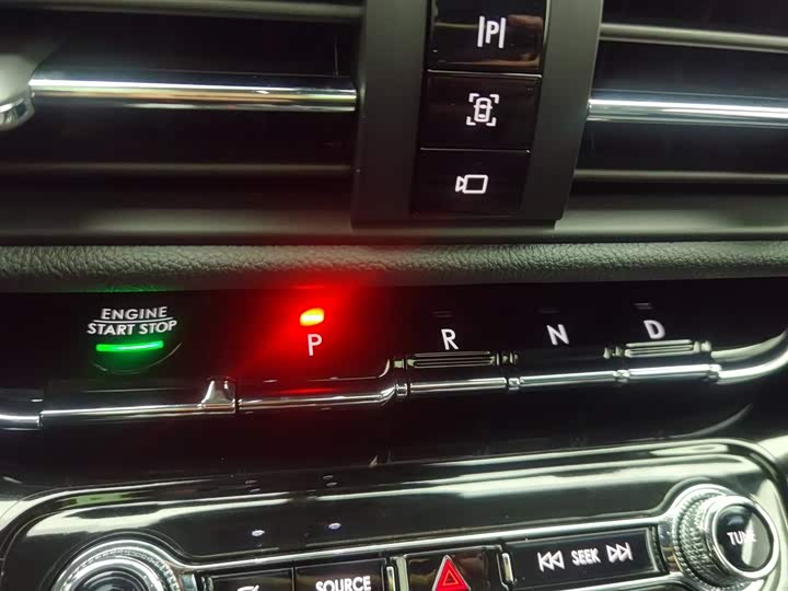 Фото 13 - Lincoln Corsair