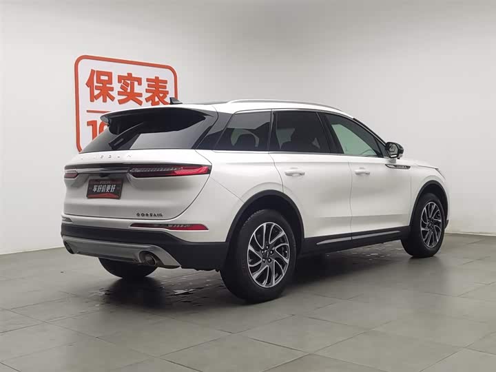 Фото 2 - Lincoln Corsair