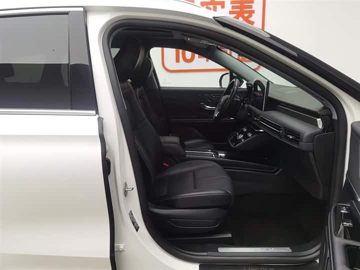 Фото 23 - Lincoln Corsair