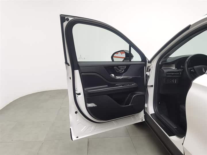 Фото 8 - Lincoln Corsair