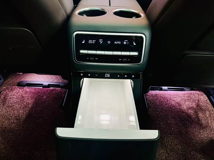 Фото 16 - LiXiang L9