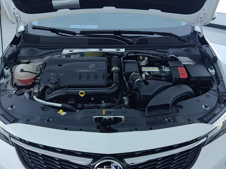 Фото 10 - Buick Verano