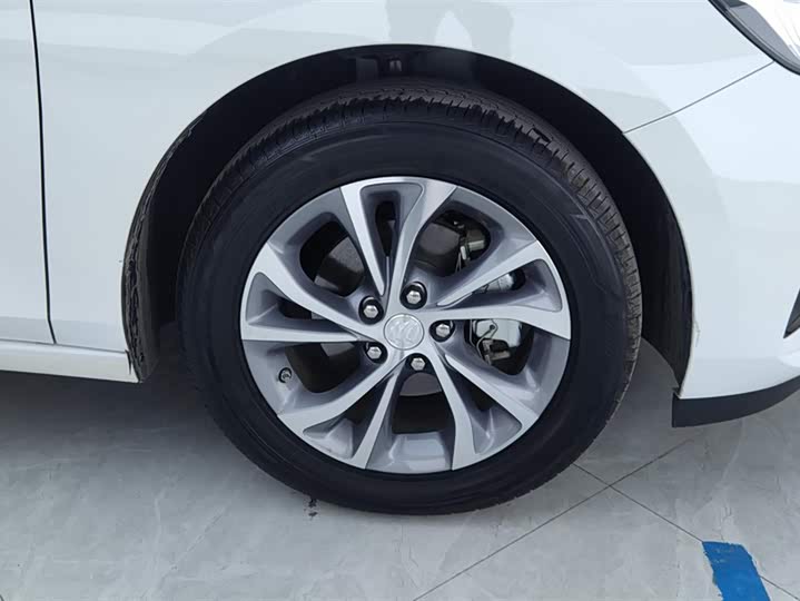 Фото 6 - Buick Verano