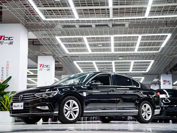 Фото 1 - Volkswagen Magotan