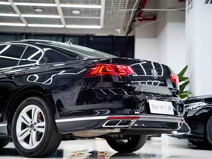 Фото 10 - Volkswagen Magotan