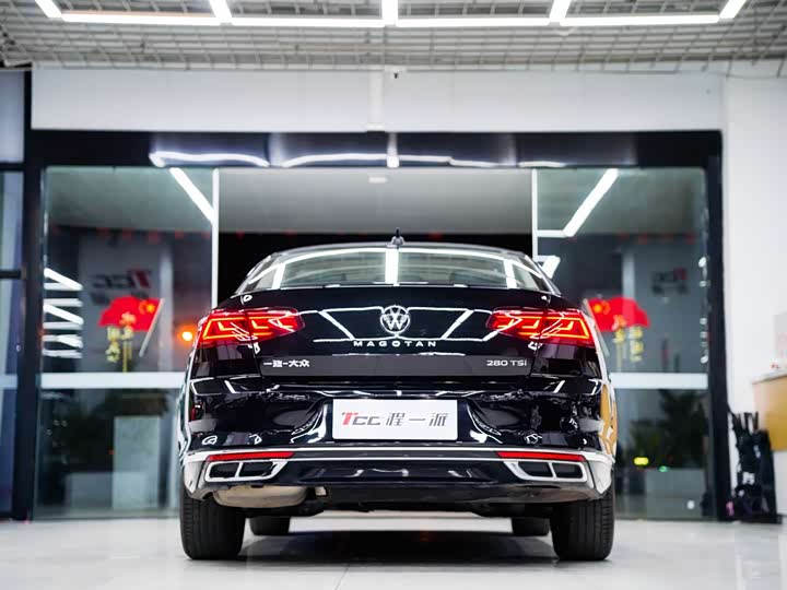 Фото 12 - Volkswagen Magotan