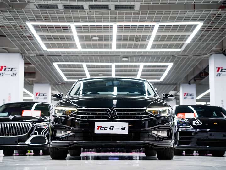 Фото 2 - Volkswagen Magotan