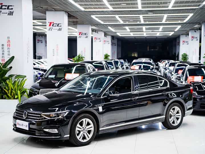 Фото 3 - Volkswagen Magotan