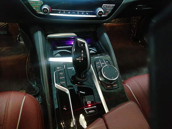 Фото 14 - BMW 5 Series