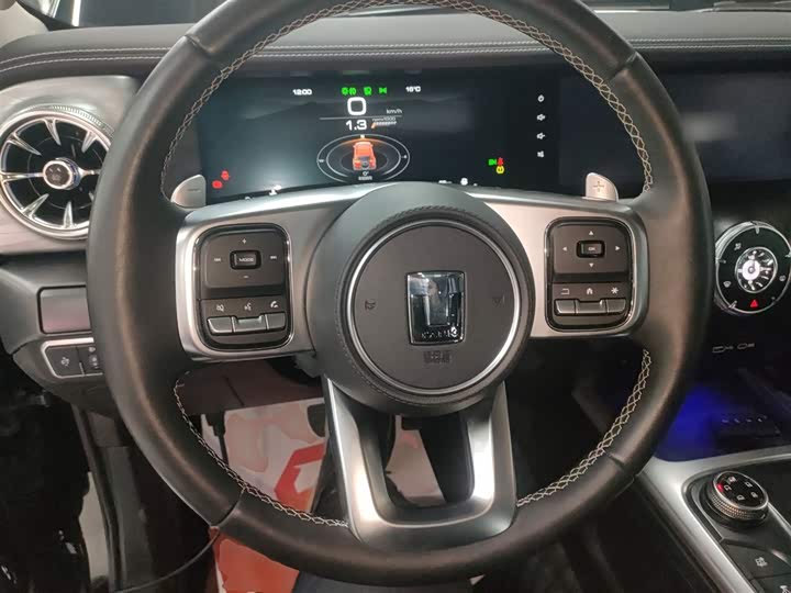 Фото 11 - Tank 300