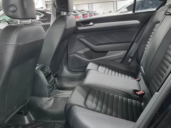 Фото 12 - Volkswagen Magotan