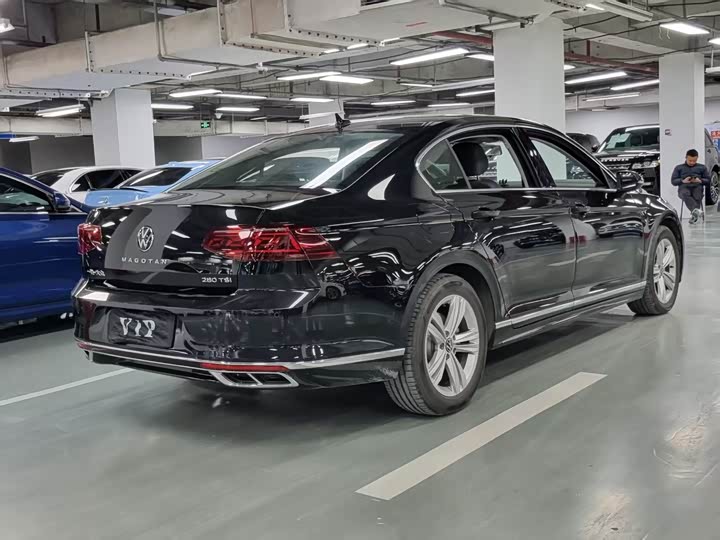 Фото 14 - Volkswagen Magotan