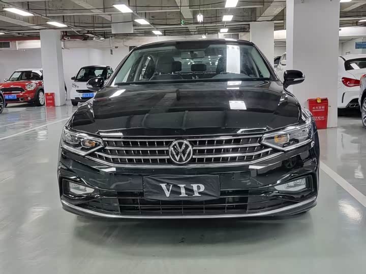 Фото 2 - Volkswagen Magotan