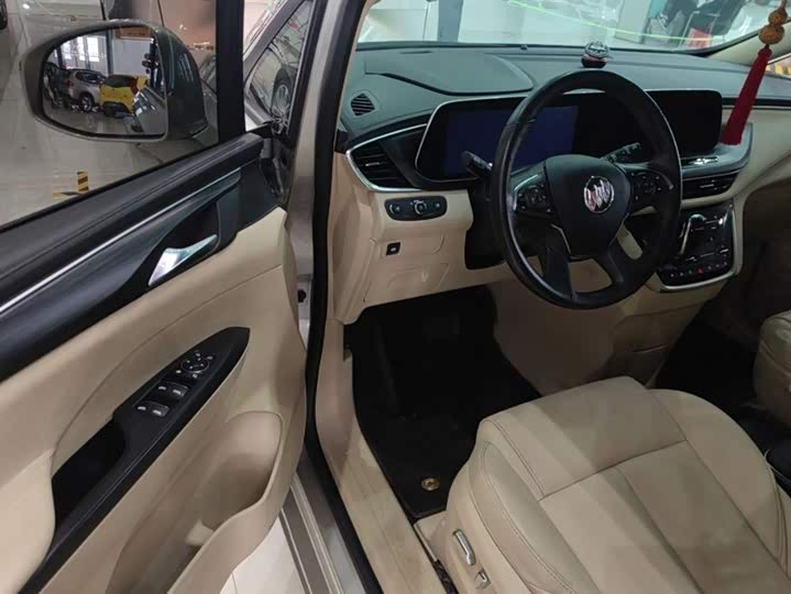 Фото 9 - Buick GL8 ES