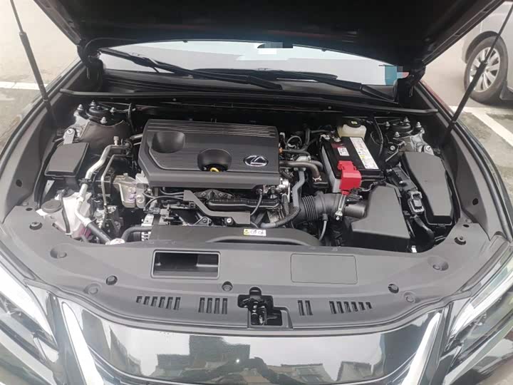 Фото 11 - Lexus ES