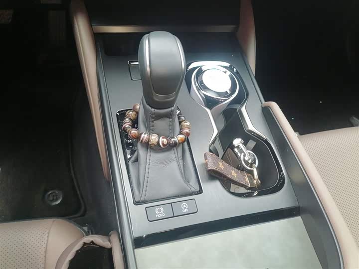 Фото 7 - Lexus ES