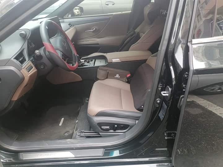 Фото 8 - Lexus ES