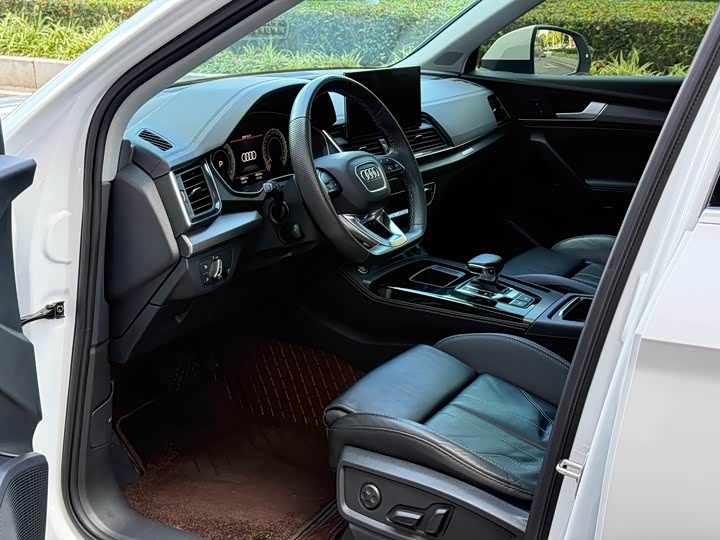 Фото 14 - Audi Q5L