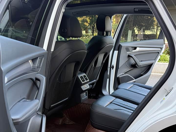 Фото 16 - Audi Q5L