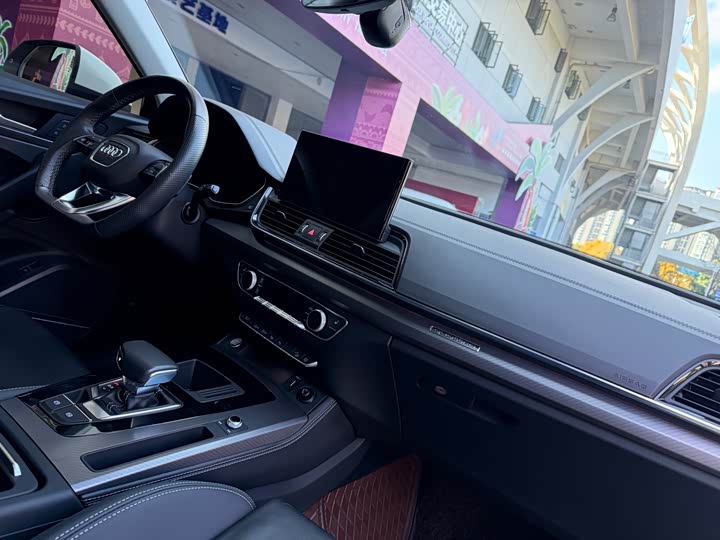 Фото 18 - Audi Q5L