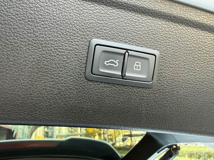 Фото 24 - Audi Q5L